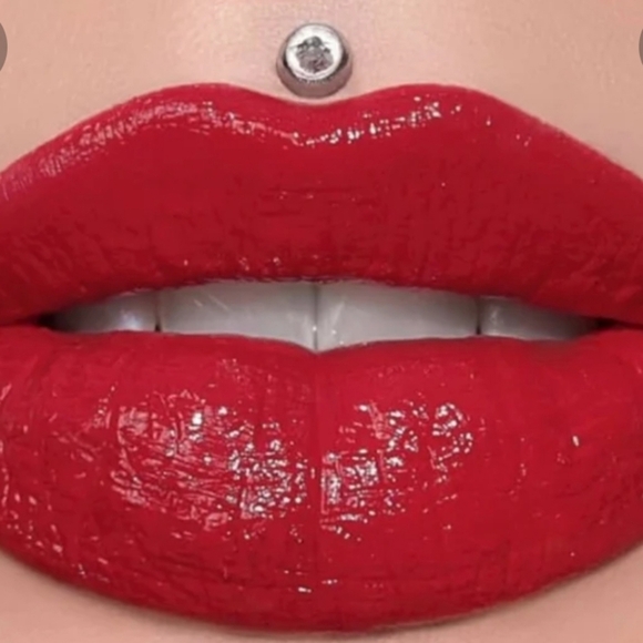 Jeffree Star Supreme Lip Gloss in Vibrant Red - Devils Horns, NWT, RARE FIND!!!! - Picture 4 of 4